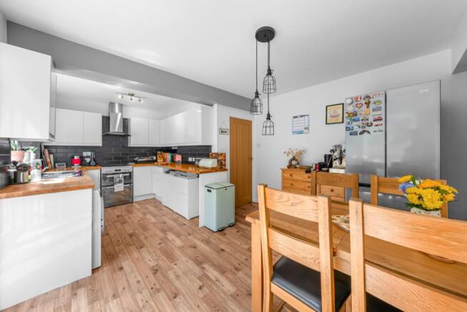 3 bed Semi-Detached for sale Image 8