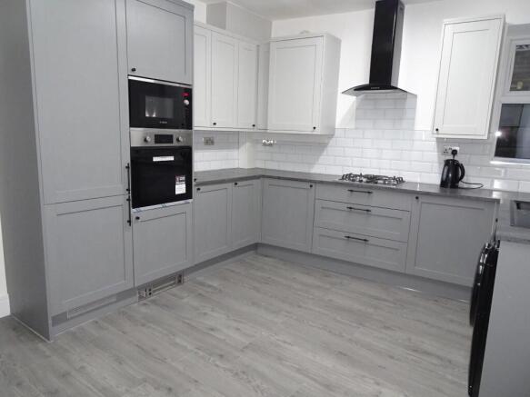 2 bed Flat to rent Image 5