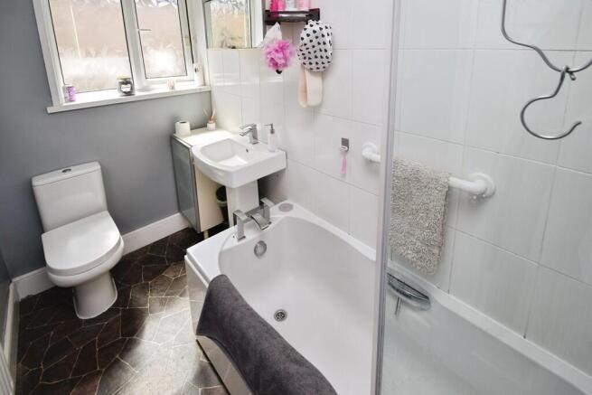 4 bed Semi-Detached for sale Image 6