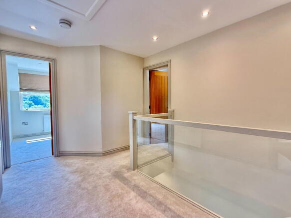 4 bed Detached for sale Image 12
