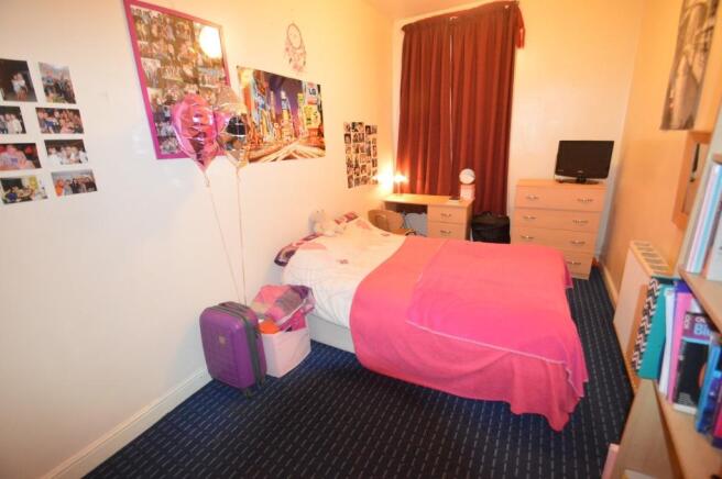 8 bed Terraced to rent Image 4