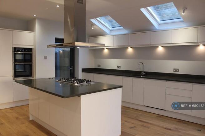 Fully Fitted Kitchen