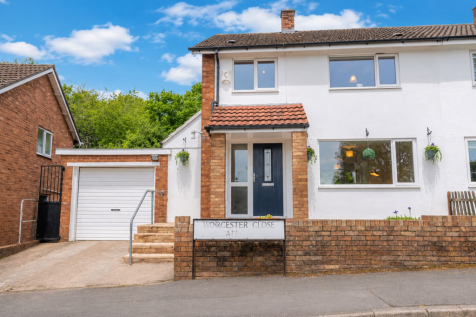 Worcester Close, Llanyravon, NP44