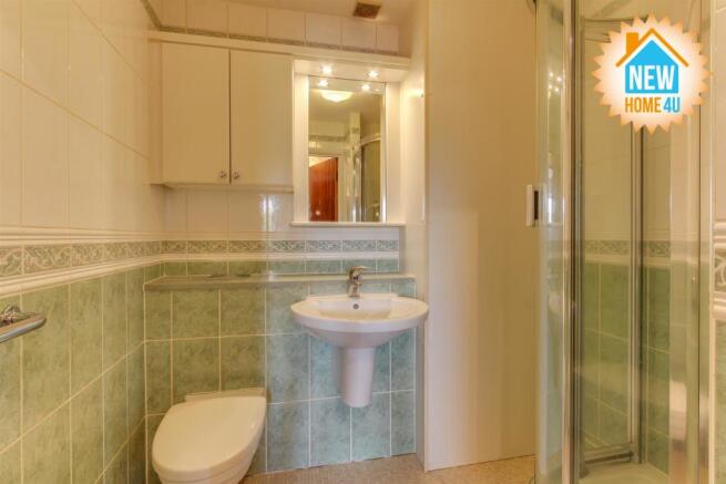 FAMILY BATHROOM: