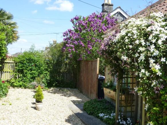 FRONT GARDEN