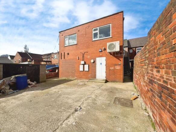 2 bed Apartment to rent Image 8