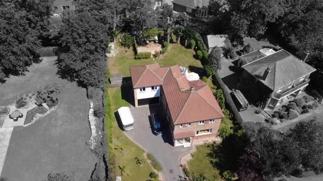 5 bed Detached for sale Image 2