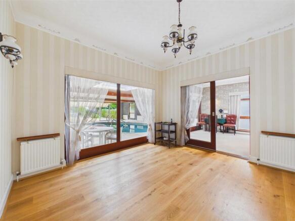 4 bed Detached for sale Image 10