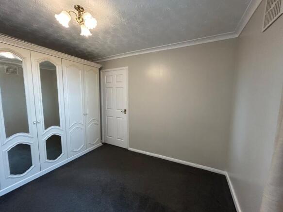 2 bed Flat to rent Image 8