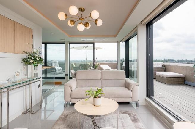 3 bed Penthouse for sale Image 7