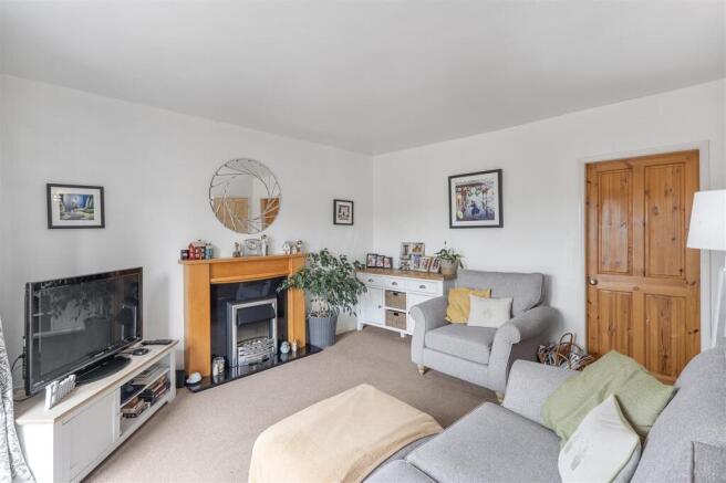 3 bed Semi-Detached Bungalow for sale Image 4