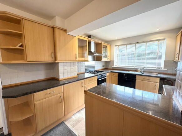 3 bed Semi-Detached for sale Image 5