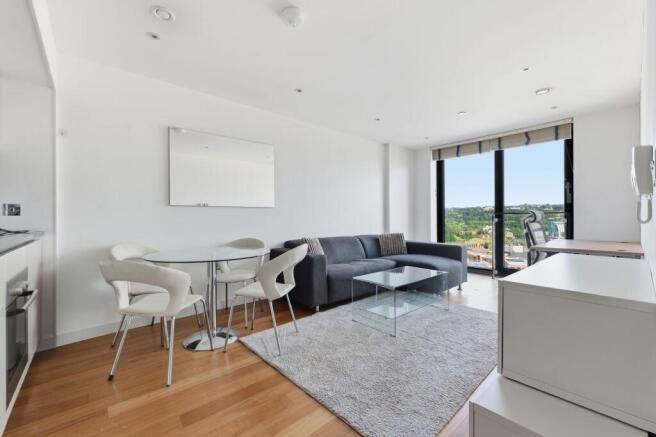 1 bed Apartment to rent Image 3