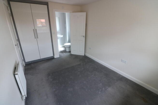 3 bed Semi-Detached to rent Image 11