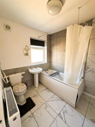 3 bed Terraced for sale Image 9