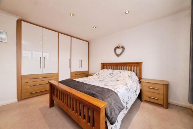 3 bed Semi-Detached for sale Image 12