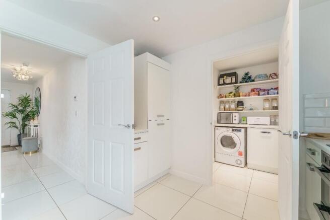 5 bed Detached for sale Image 10