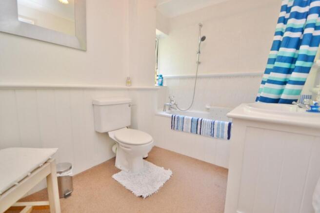 bathroom ground floo