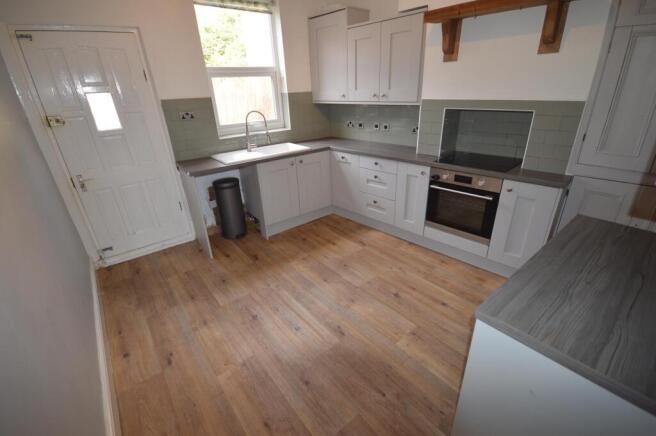 3 bed House to rent Image 4