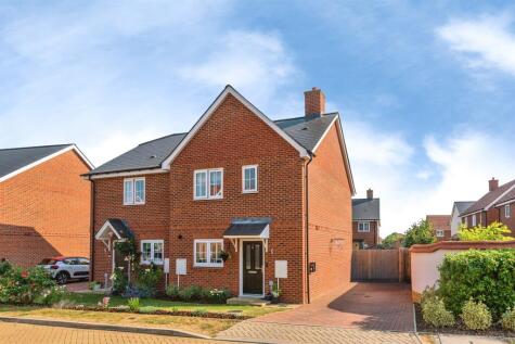Paine Close, Haddenham, Aylesbury
