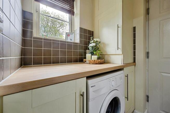 4 bed Semi-Detached for sale Image 12
