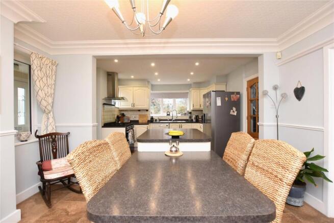 4 bed Detached for sale Image 7