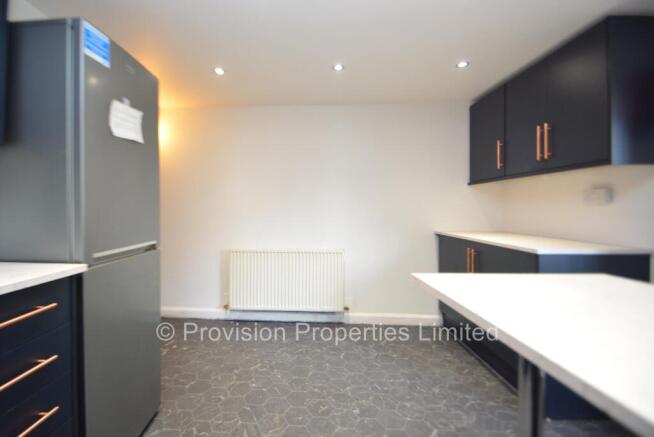 6 bed Terraced to rent Image 7