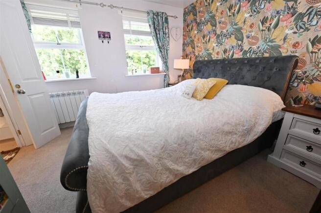 2 bed Flat for sale Image 4