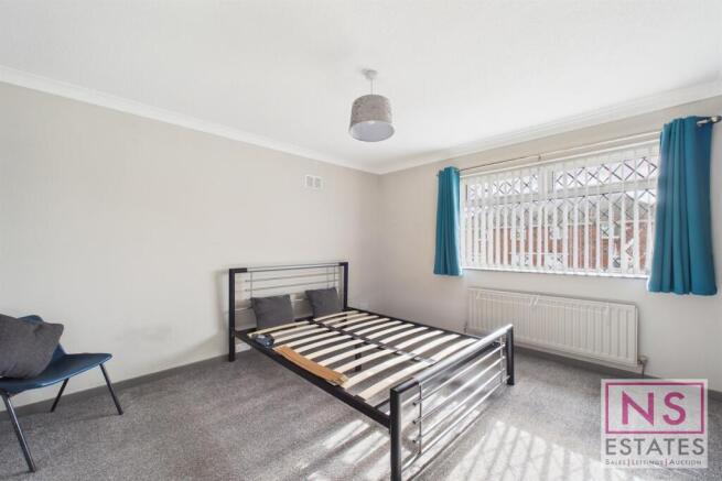 3 bed Semi-Detached for sale Image 12