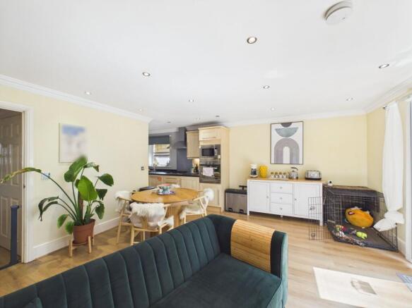 2 bed Flat to rent Image 6