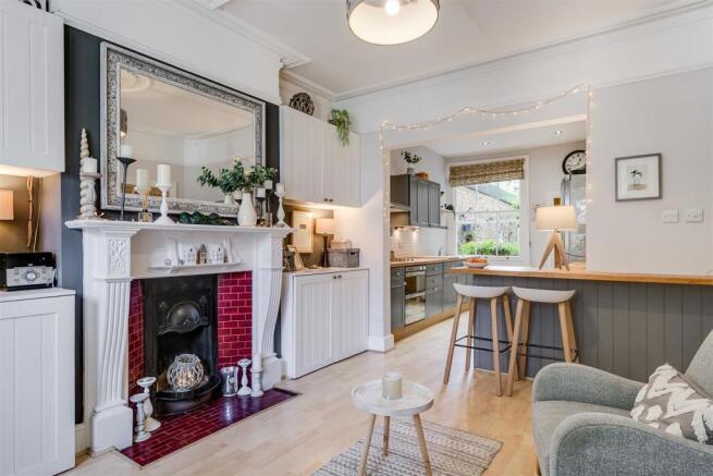Kitchen / Dining Area