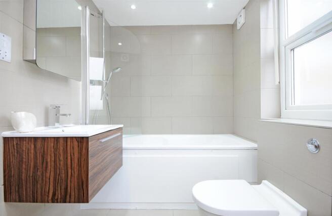 35 BC Master en-suite.jpg