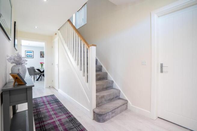 5 bed Detached for sale Image 11