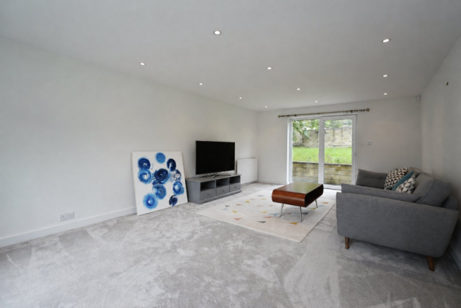 5 bed Detached for sale Image 4