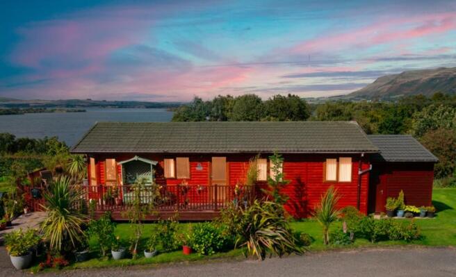 Scandi-Style 3-Bedroom Detached Lodge beside Loch