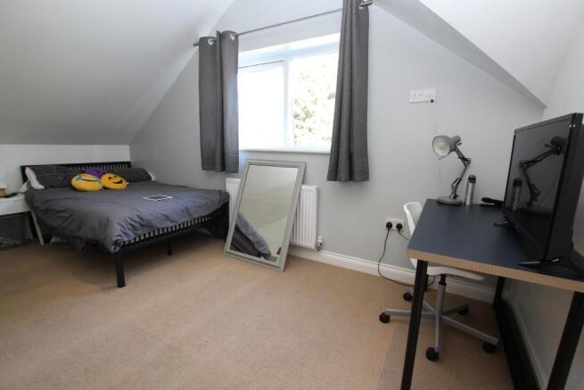BEDROOM 2