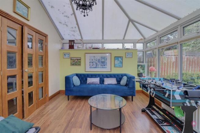 5 bed Detached to rent Image 11