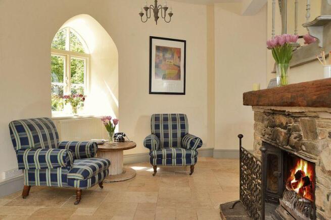 LIVING KITCHEN -...