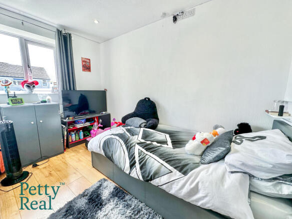 3 bed Terraced for sale Image 8
