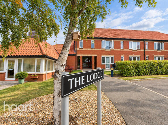 1-bed flat on Hall Crescent, Clacton-On-Sea, £50,000