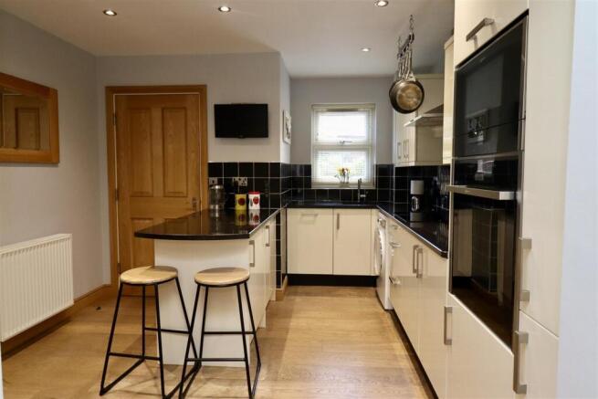 3 bed Terraced for sale Image 9