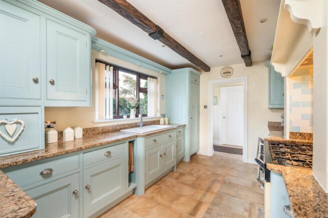 KITCHEN/DINING ROOM