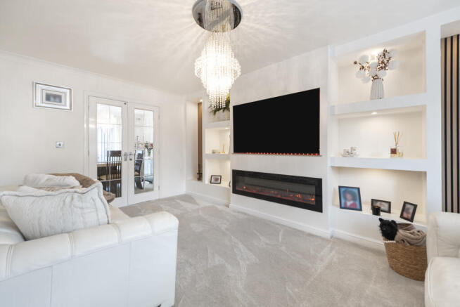 5 bed Detached for sale Image 4