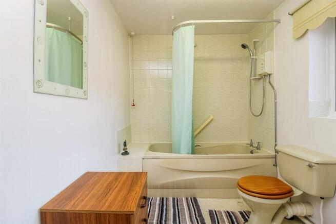 BATHROOM/W.C.