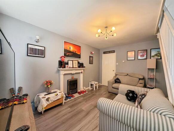 2 bed Semi-Detached for sale Image 3