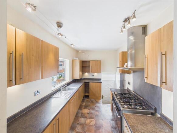 Kitchen 2.jpg