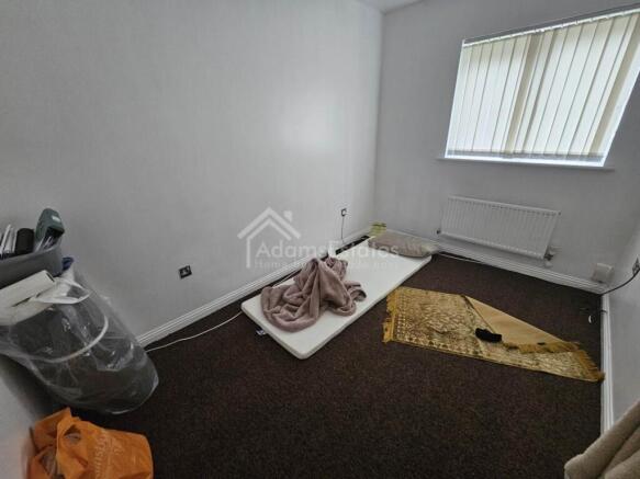 2 bed Terraced to rent Image 5