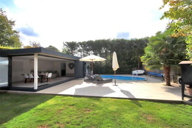 Studio & Pool