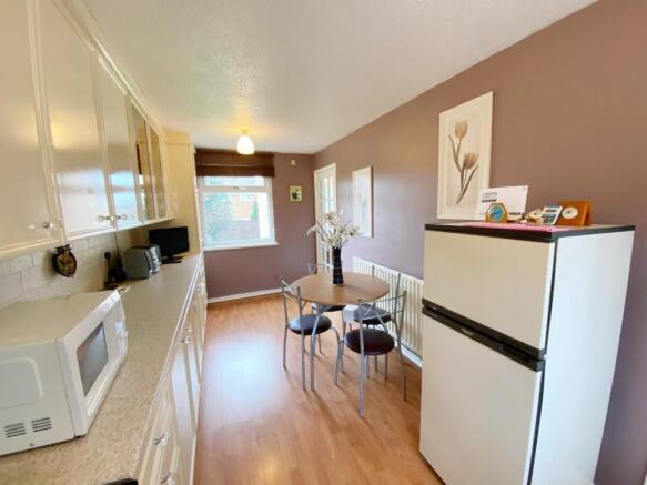 Kitchen pic 3.jpg