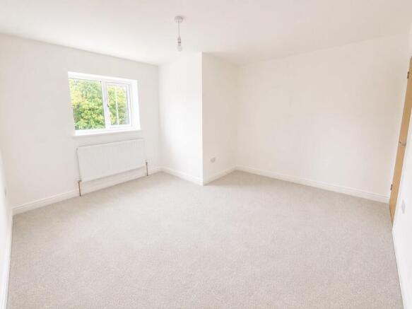 4 bed Detached for sale Image 9